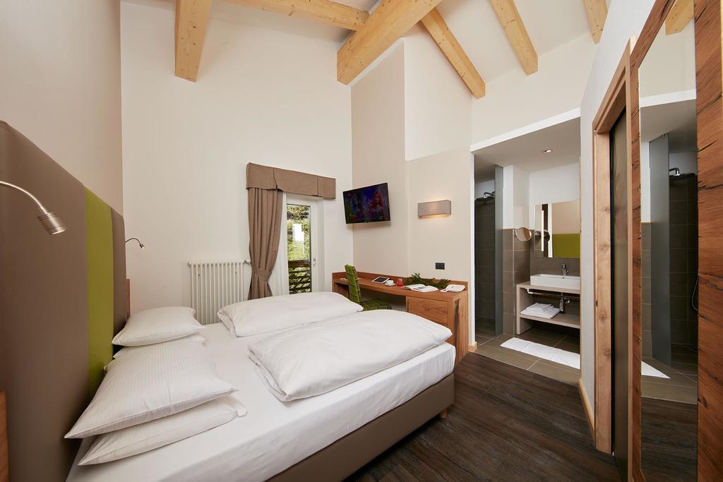 Hotel Valacia Pozza di Fassa Room photo