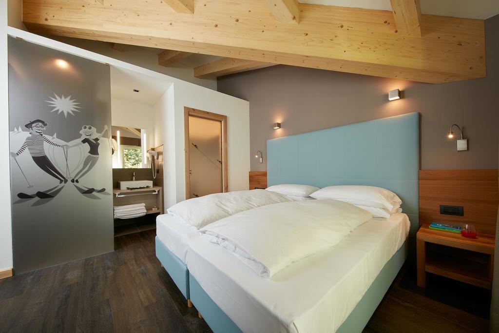 Hotel Valacia Pozza di Fassa Room photo