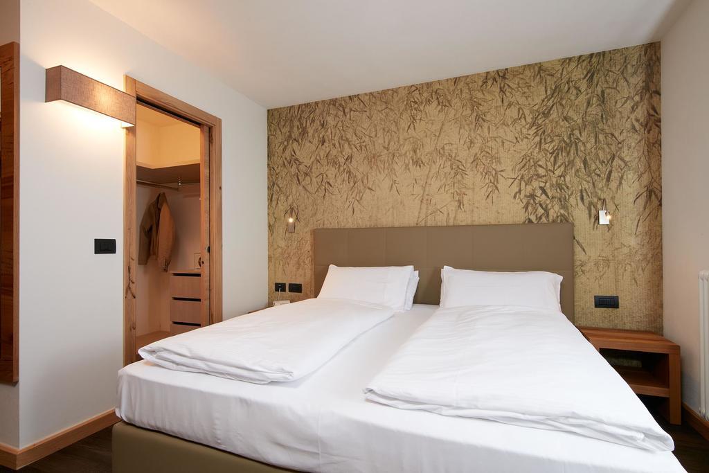 Hotel Valacia Pozza di Fassa Room photo