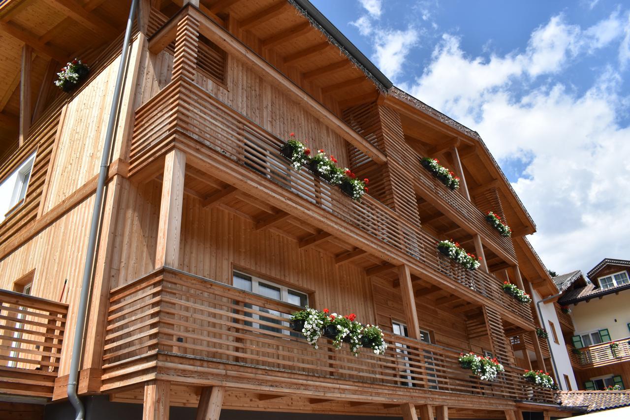 Hotel Valacia Pozza di Fassa Exterior photo